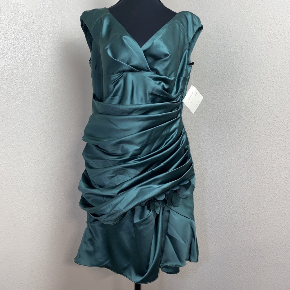 Watters & Watters Pleated Dress Size 12 Green Sleeveless Formal Prom Bridesmaid